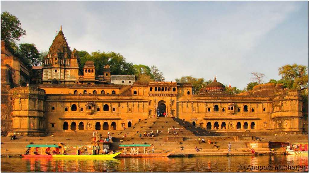 Maheshwar (Fort and Narmada River)