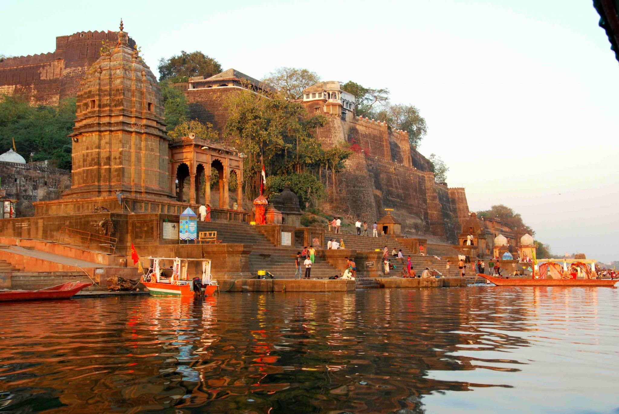 Maheshwar (Fort and Narmada River)