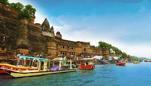 Maheshwar (Fort and Narmada River)