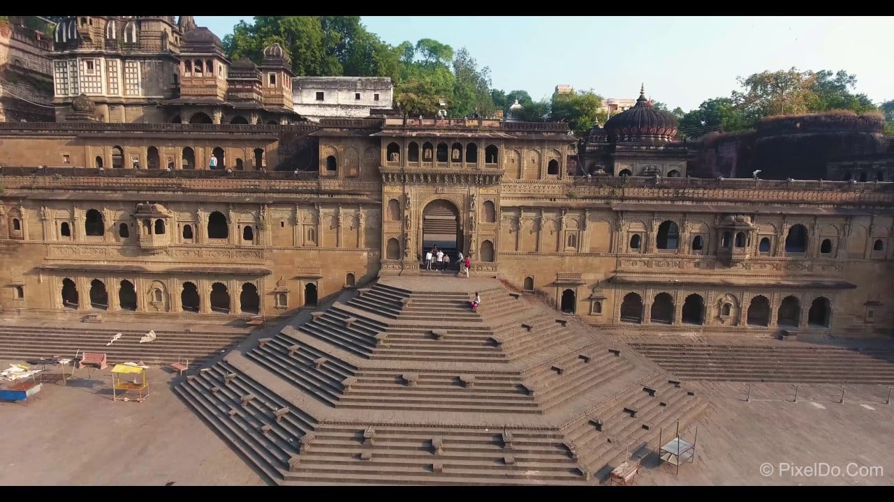 Maheshwar (Fort and Narmada River)